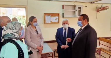 بوابات تعقيم وتباعد المقاعد.. اعرف الإجراءات الوقائية بلجان الثانوية العامة فى البحيرة (صور)