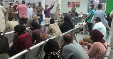 صور.. خروج 20 حالة من مستشفى الحميات بالأقصر بعد شفاؤهم من كورونا