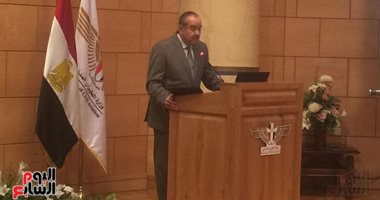 وزير الطيران : نقلنا 57  ألفا من العالقين بالخارج على متن 315 رحلة استثنائية .. إلزام القادمين من دول تفشى الوباء بتحليل pcr ..إجراءات احترازية قوية داخل المطارات.. و696 مليون جنيه خسائر أزمة كورونا