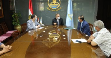محافظ كفرالشيخ: حملات تعقيم مكثفة بالمدارس ومتابعة أعمال الرصف