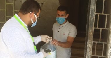 "صحة الشرقية" توزع حقائب أدوية لمخالطى حالات كورونا بمنازلهم.. صور