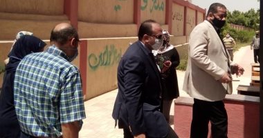 صور.. بعد تعافية من كورونا.. نائب محافظ الإسكندرية يتفقد جاهزية لجان الثانوية العامة
