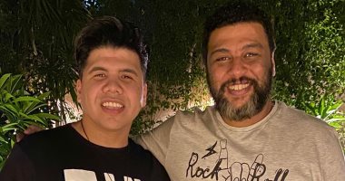 عمر كمال فى صورة جديدة مع محمد جمعة.. ومتابعوه: هيعملوا مهرجان كله رايح