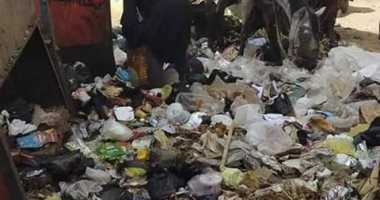 صور .. تراكم القمامة بشارع الجنايني بمنفلوط في اسيوط
