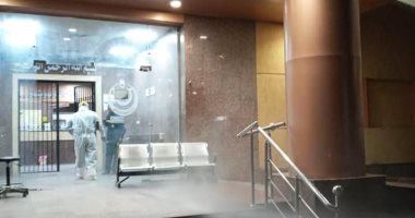 صور.. تطهير وتعقيم شامل لأقسام وواجهات مستشفى الأقصر العام