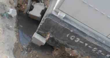 مياه الصرف تحيط بالعمارات ولوحات الكهرباء..شكوى سكان المنطقة 4 بالتجمع الثالث