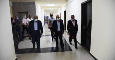 محافظ بورسعيد: توفير كافة التسهيلات للمستثمرين بالمنطقة الصناعية.. صور
