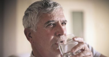 اطمن على نفسك.. متى يجب القلق بشأن لون البول ومتى تجرى تحليل؟