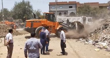 صور.. رفع 50 طن تراكمات قمامة فى شبين الكوم بالمنوفية