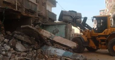 صور.. إزالة 7 محلات للنفعة العامة بالعجمى غرب الإسكندرية