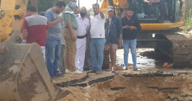 رئيس "مياه المنوفية" يشرف على إصلاح انفجار بخط مياه قطر 700مم فى تلا
