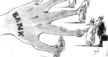 كاريكاتير صحيفة إماراتية.. البنوك تتحكم فى حياة البشر