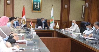 محافظ سوهاج يناقش استعدادات المحافظة لإمتحانات الثانوية العامة