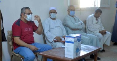 صور.. دورة تدريبية بقرية طفنيس للمتطوعين وطلبة الطب لمتابعة حالات العزل بإسنا