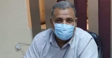صور .. الفريق الطبى بالأقصر العام يحتفل بشفاء مدير المستشفى من كورونا
