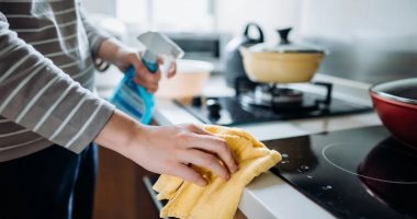 من الفلوس لحلل المطبخ.. اعرف مدة بقاء فيروس كورونا على الأسطح
