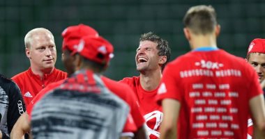 بايرن ميونخ يتوج بلقب الدورى الألمانى للموسم الثامن على التوالى