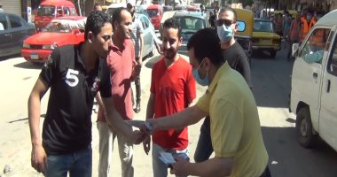 مستقبل وطن يوزع كمامات على أهالى دائرة رمل ثان بالإسكندرية.. صور 