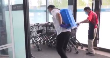 بكين تخضع أفراد توصيل الطعام والطرود لاختبارات كورونا 