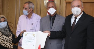 محافظ قنا يسلم جهاز عرائس لـ 58 فتاه يتيمه من المقبلات على الزواج