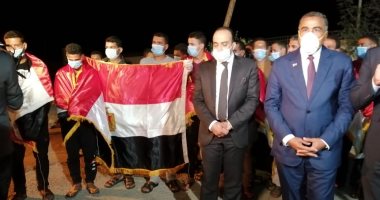 والد أحد العائدين من ليبيا: علمت بوصول نجلى من خلال اتصال اليوم السابع