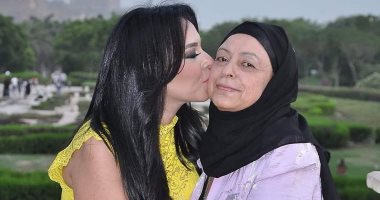 مروة ناجى تحيى الذكرى الأولى لوفاة والدتها بصورة تجمعهما وكلمات مؤثرة