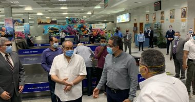 وزيرا السياحة والطيران يتفقدان كاميرات حرارية جديدة في مطار الغردقة.. صور 