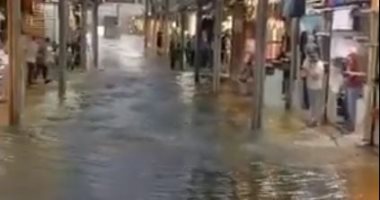 السيول تغرق مدينة بورصة في تركيا.. شاهد