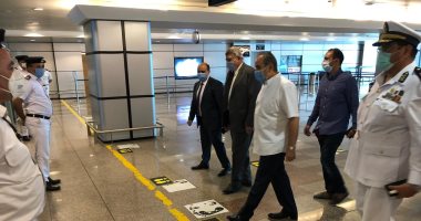 وزير الطيران يوجه بتوفير أفضل الخدمات والتسهيلات للركاب بمطار الغردقة 
