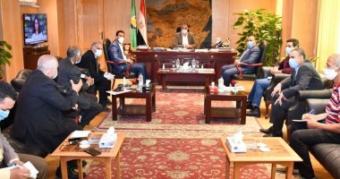 محافظ الفيوم يتابع آليات تنفيذ مشروع الرى الحديث بعزبة العسال بطامية