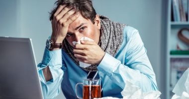 6 عوامل تزيد خطر الإصابة بكورونا.. الأماكن المغلقة والزحام وانخفاض درجة الحرارة ترفع فرص الإصابة بالوباء.. أبحاث تثبت ضرورة ارتداء الكمامات لإنقاذ الأرواح.. ونصائح بتجنب القرب من المصابين بالفيروس