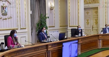 رئيس الوزراء يستعرض التطبيقات الإلكترونية المستخدمة بين الجهات الحكومية مع الانتقال للعاصمة الإدارية..ويشدد على أهمية التدريب المستمر لجميع موظفى الوزارات على هذه التطبيقات للنهوض بأداء العاملين بالجهاز الإدارى