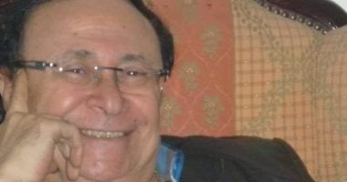 المخرج  المسرحى مراد منير يكشف تفاصيل كتابه الجديد " الغجرى " 