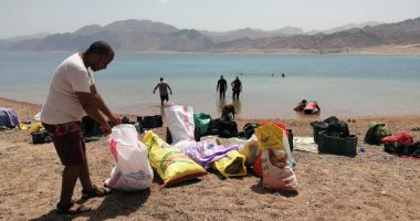 البيئة: 104 غطاسين يجمعون 3 أطنان مخلفات فى حملة نظافة تحت الماء.. صور
