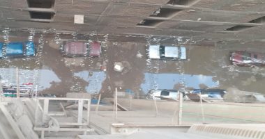 سكان شارع الحمهورية بكفر طهرمس يشكون انتشار مياه الصرف الصحى