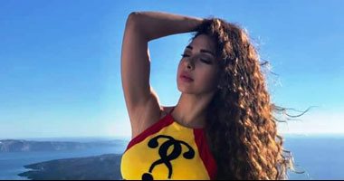 ميريام فارس تنشر صورًا جديدة على البحر 