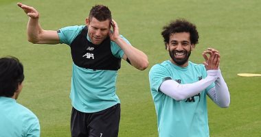 يومان على عودة الريدز.. وصلة ضحك بين محمد صلاح وميلنر  فى تدريبات ليفربول..صور