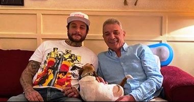 محمود حميدة فى زيارة لعائلة الفيشاوى.. ويصف سمية الألفى بالأم العظيمة