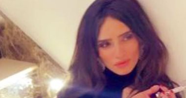 حافية القدمين.. زينة معلقة على صورتين لها على إنستجرام: فهمتوا بقى جت إزاى