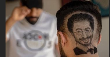 رسم صورته خلف الرأس..أحمد حلمي لـ متابع: نعيمًا.. اعتبرنى عينك اللى فى قفاك
