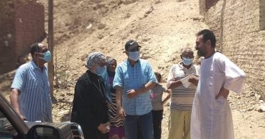 رئيس مدينة سفاجا تتفقد الجبال المحيطة بمنطقة زرزارة العشوائية ..صور 