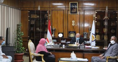 محافظ قنا : ملتزمون بإستقبال المواطنين وبحث شكواهم وحلها وفقا للقانون