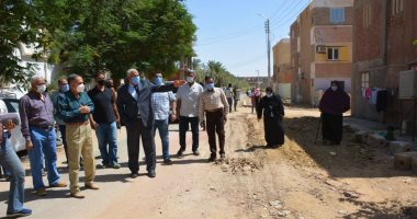 محافظ الوادى الجديد يوجه بإنشاء سور حول عمارات حى ميتالكو بالخارجه