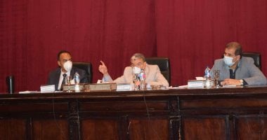 محافظ المنيا يبحث المنظومة الإلكترونية لرصد مخالفات البناء 