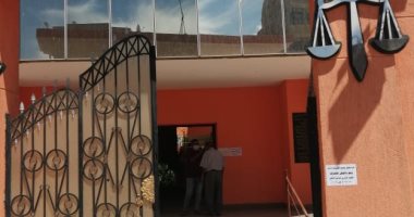 قياس الحرارة والدخول بالكمامات أبرز إجراءات مجلس الدولة بالأقصر..صور