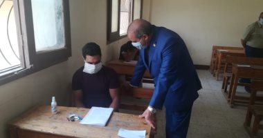 صور ..رئيس جامعة الأزهر يتفقد لجنة الثانوية الأزهرية بمعهد طلعت بمدينة نصر 