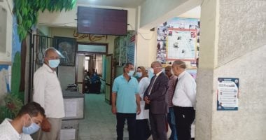 وكيل صحة الغربية يتفقد لجنة مدرسه طنطا الثانوية بنات ويناشد الاهالى بعدم التزاحم