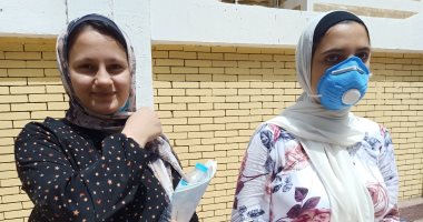 سعادة الطلاب لسهولة العربى.. طالب بالمنوفية: الامتحان فى مستوى الطالب المتوسط .. وطالبة: الأسئلة مباشرة.. وطالب من القليوبية: النحو والبلاغة "صعبين شوية".. وتحذيرات من تجمعات أولياء الأمور بالغربية.. صور