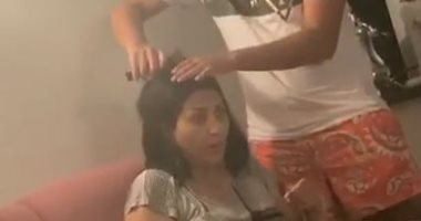 ابن وفاء عامر يُدخلها فى نوبة فزع بسبب مقلب "قص الشعر"