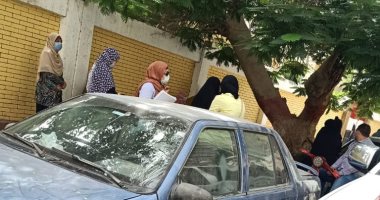 توزيع كمامات على الطلاب بلجان الثانوية العامة بالقليوبية